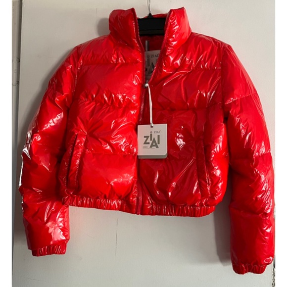 Red Vinyl Cropped Puffer Jacket - Picture 3 of 4
